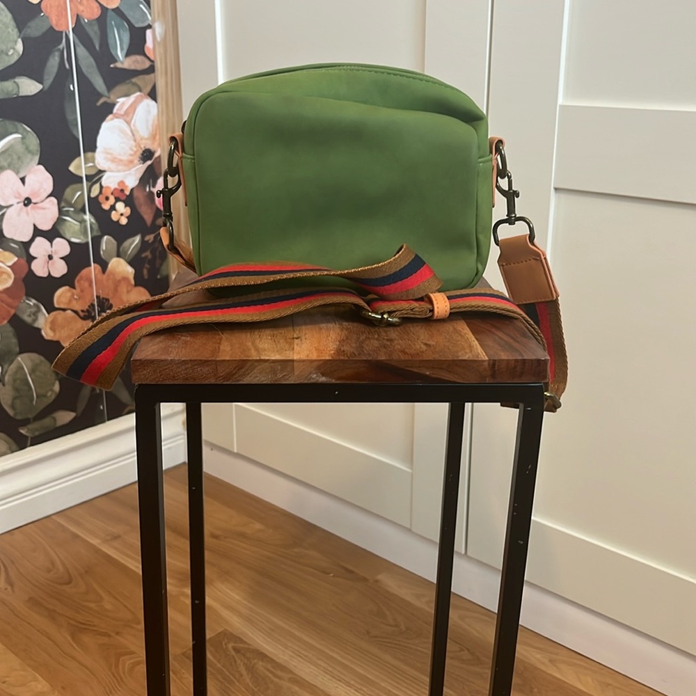 Universal Threads  Green Camera bag purse